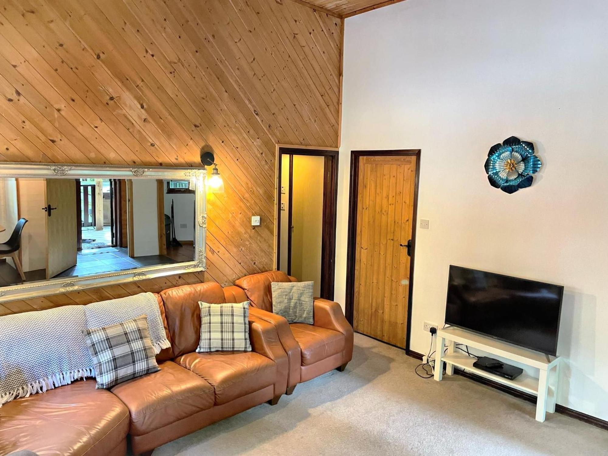 Goldcrest 3-Hot Tub-Woodland Lodges-Carmarthenshire-Tenby מראה חיצוני תמונה
