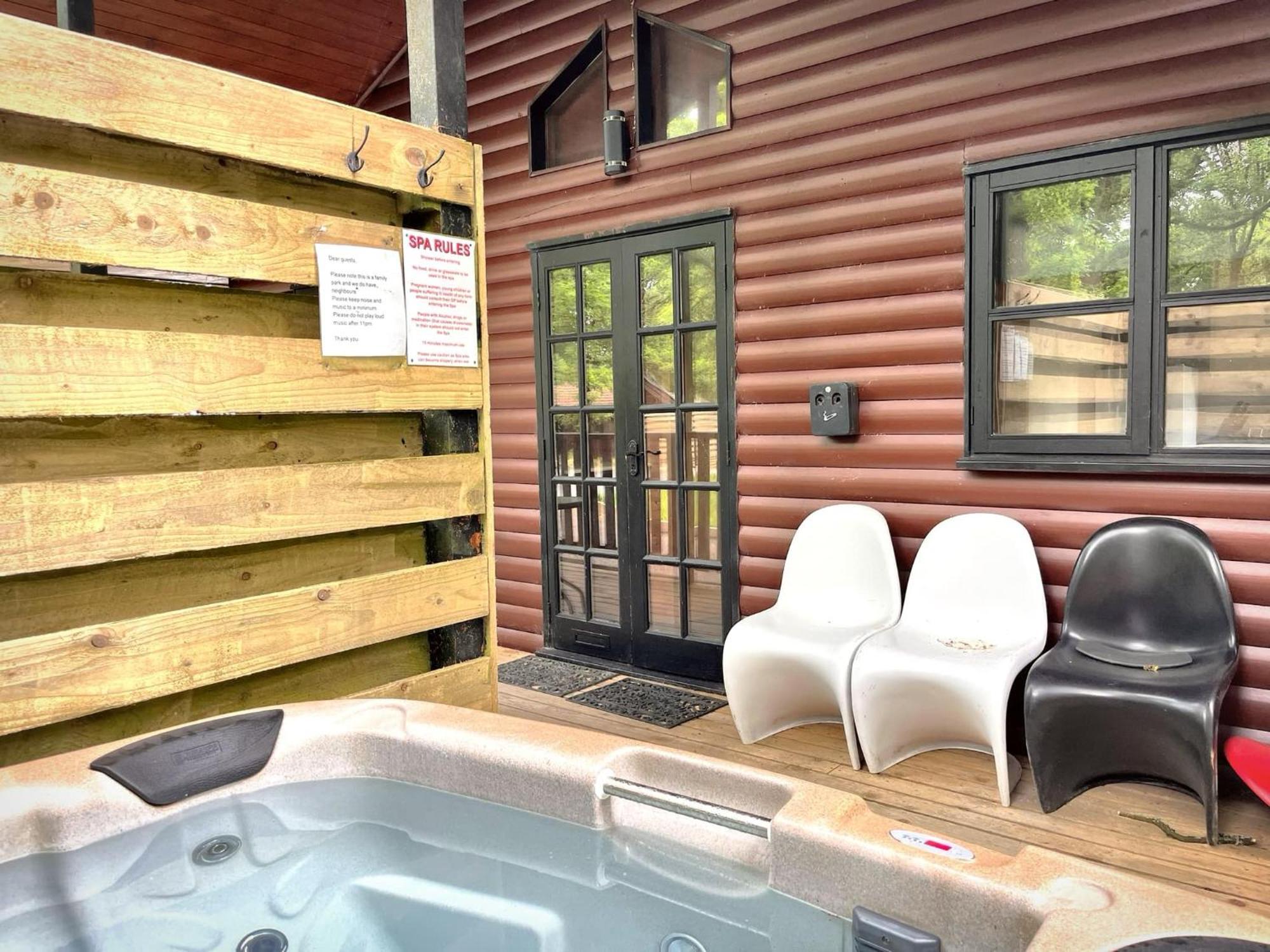 Goldcrest 3-Hot Tub-Woodland Lodges-Carmarthenshire-Tenby מראה חיצוני תמונה