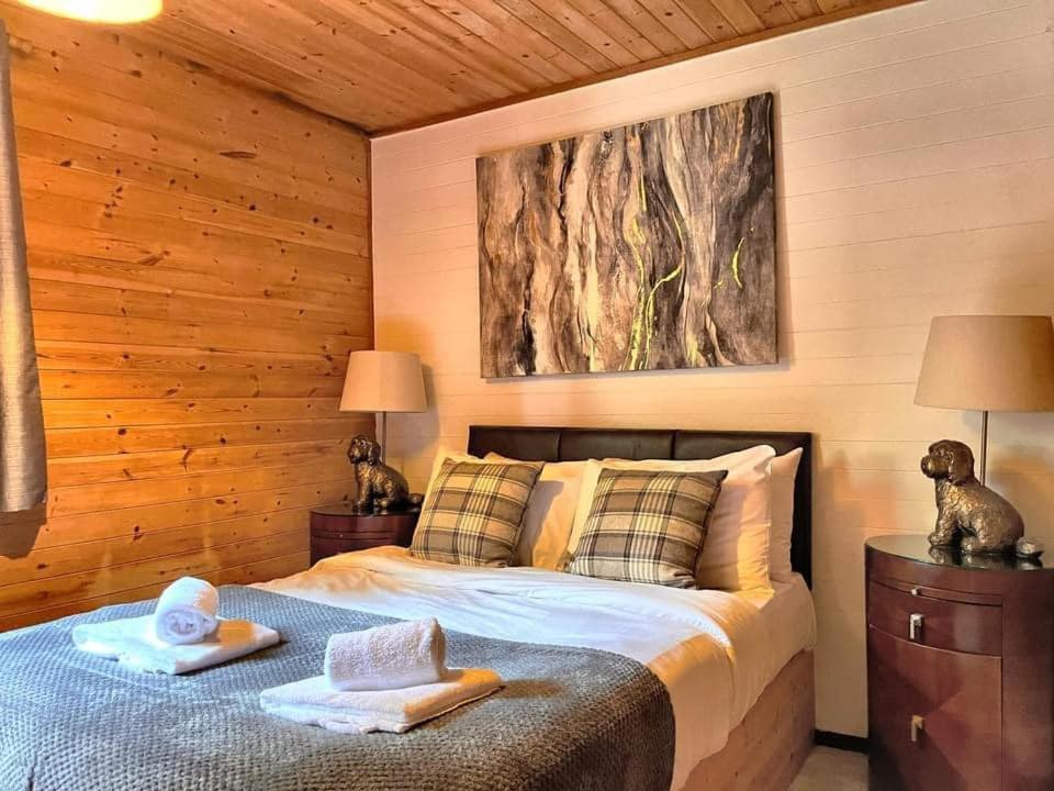 Goldcrest 3-Hot Tub-Woodland Lodges-Carmarthenshire-Tenby מראה חיצוני תמונה
